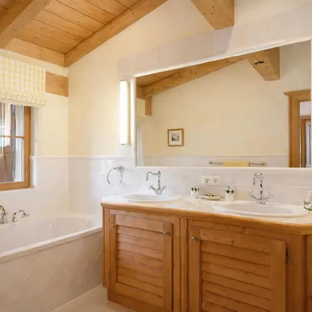 Lebenberg By Rentyourhome24 *